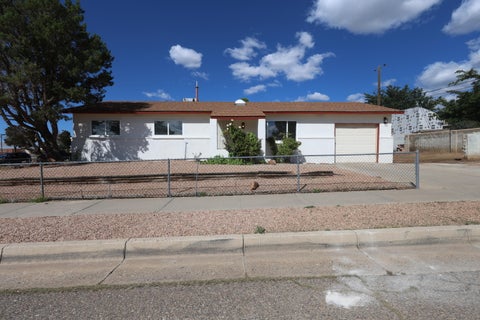 Homes For Sale - 700 Tomasita Street<br/> Albuquerque, NM 87123