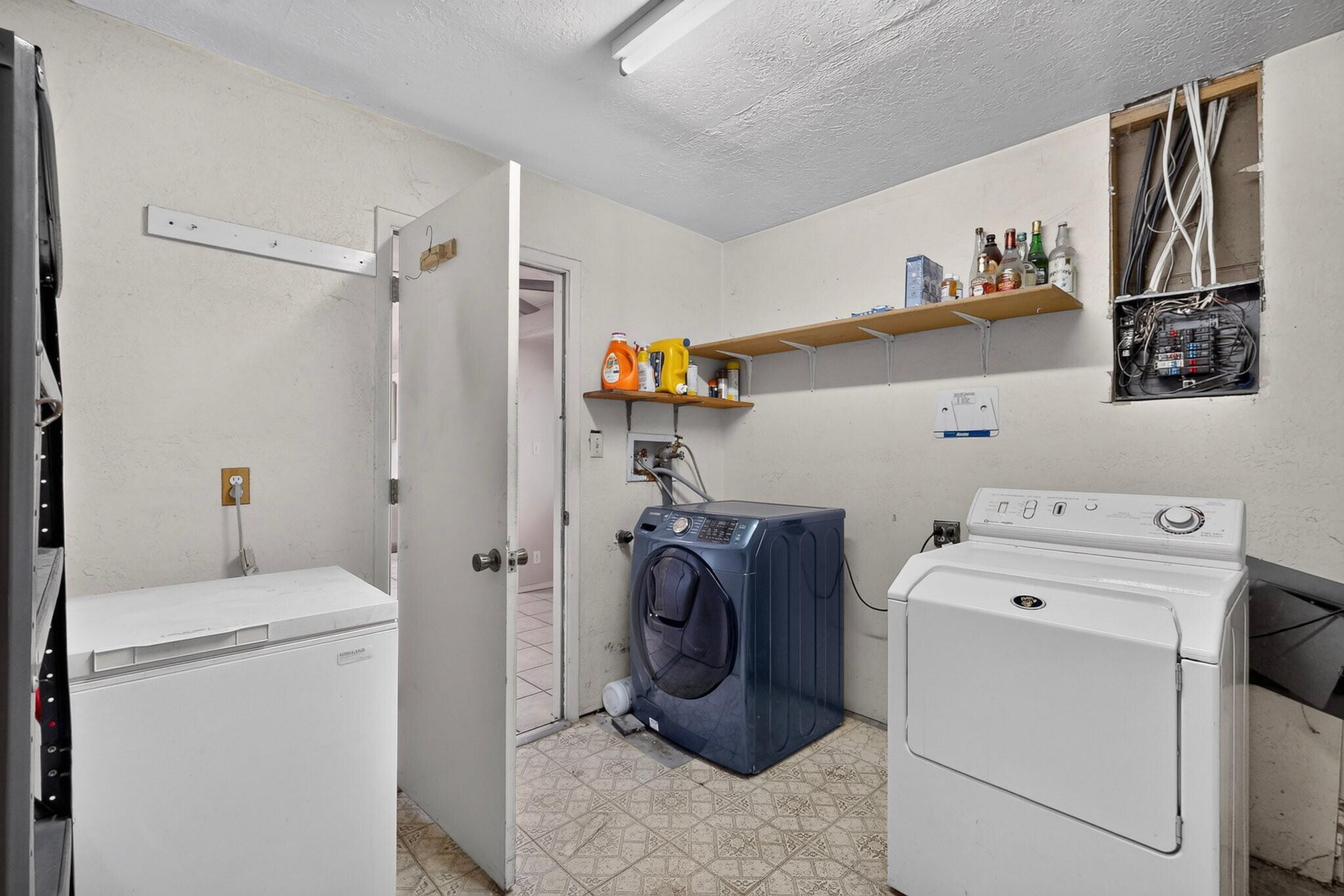 1439 S Loma Hermosa Court NW