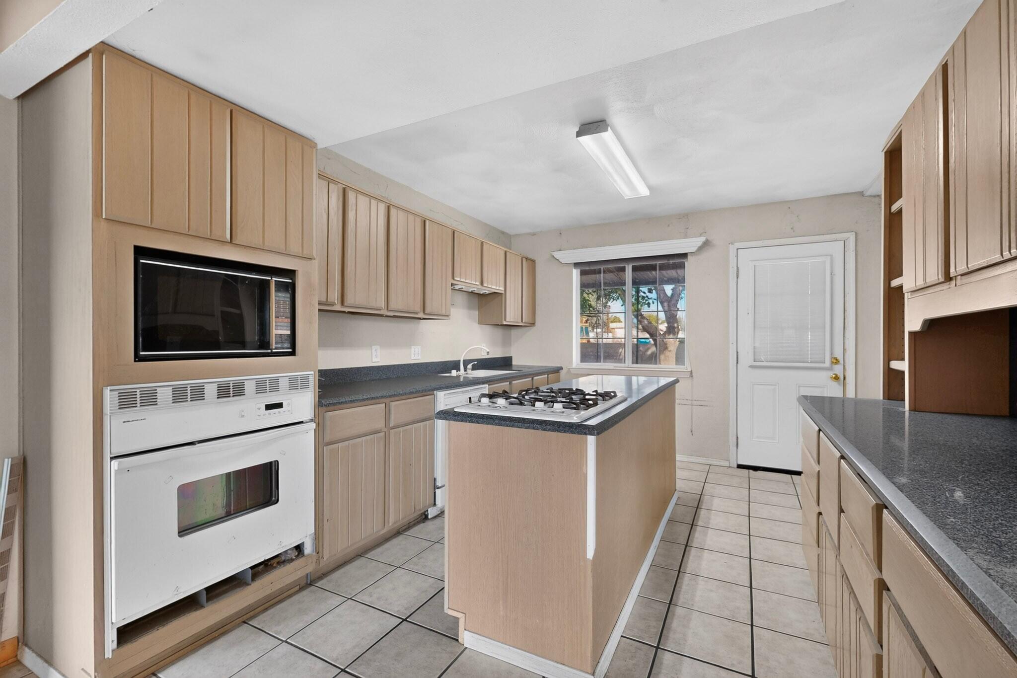 1439 S Loma Hermosa Court NW