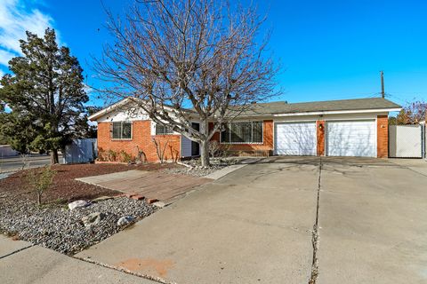 Photo of 3701 Piermont Drive NE, Albuquerque, NM 87111 (MLS # 1095493)