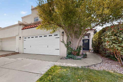 Townhouse For Sale - 9300 Ironshore<br/> Bernalillo County, Albuquerque, NM 87111