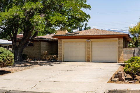 Homes For Sale - 720 Manzano Street<br/> Albuquerque, NM 87110