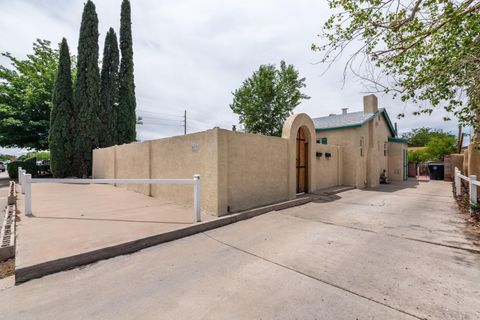 Photo of 619 Adams Street NE, Albuquerque, NM 87110 (MLS # 1102884)