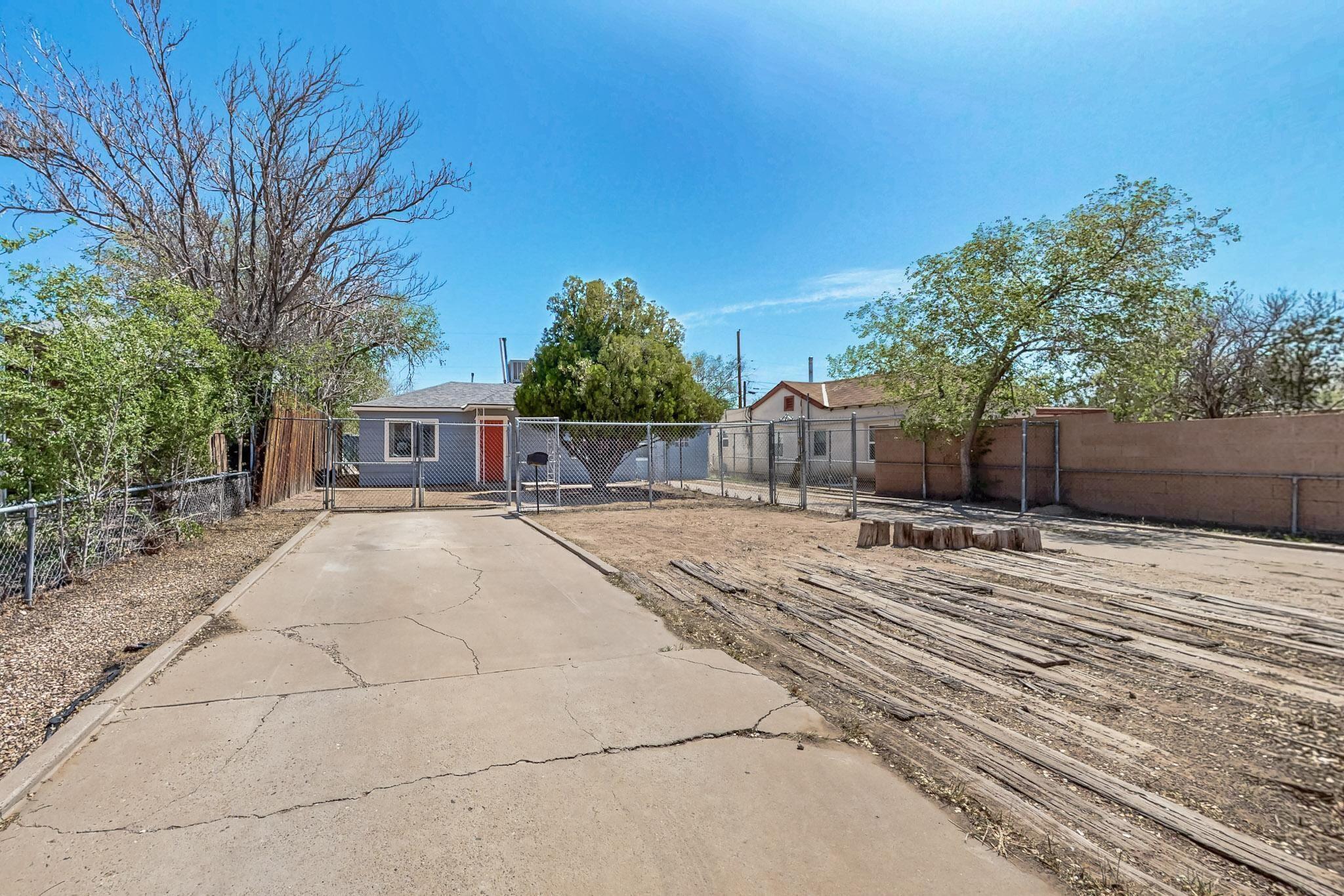 240 Chama Street, Albuquerque, New Mexico image 2