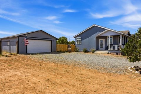 Photo of 4 High Vista Drive, Moriarty, NM 87035 (MLS # 1104247)
