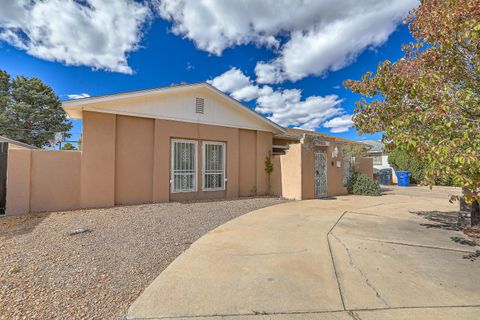 Homes For Sale - 3921 Julie Street<br/> Albuquerque, NM 87110