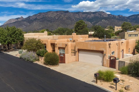 Homes For Sale - 1607 Quailwood Drive<br/> Albuquerque, NM 87122