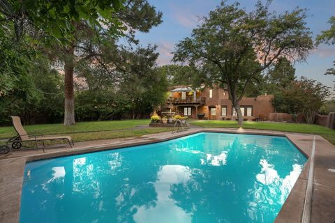 Photo of 1504 N Lucyle Place NW, Albuquerque, NM 87114 (MLS # 1096192)