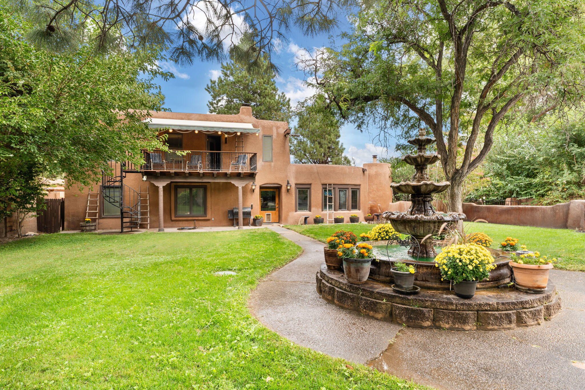 1504 N Lucyle Place NW