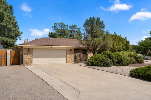 Photo of 5208 Russell Drive NW, Albuquerque, NM 87114 (MLS # 1108361)