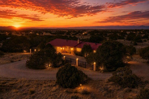 Photo of 42 Coyote Crossing, Santa Fe, NM 87508 (MLS # 1098398)