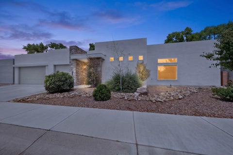 Photo of 239 Vista Azul Lane NW, Albuquerque, NM 87114 (MLS # 1108043)
