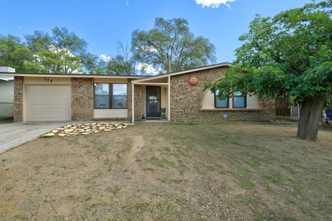 Photo of 724 Monell Drive NE, Albuquerque, NM 87123 (MLS # 1112526)