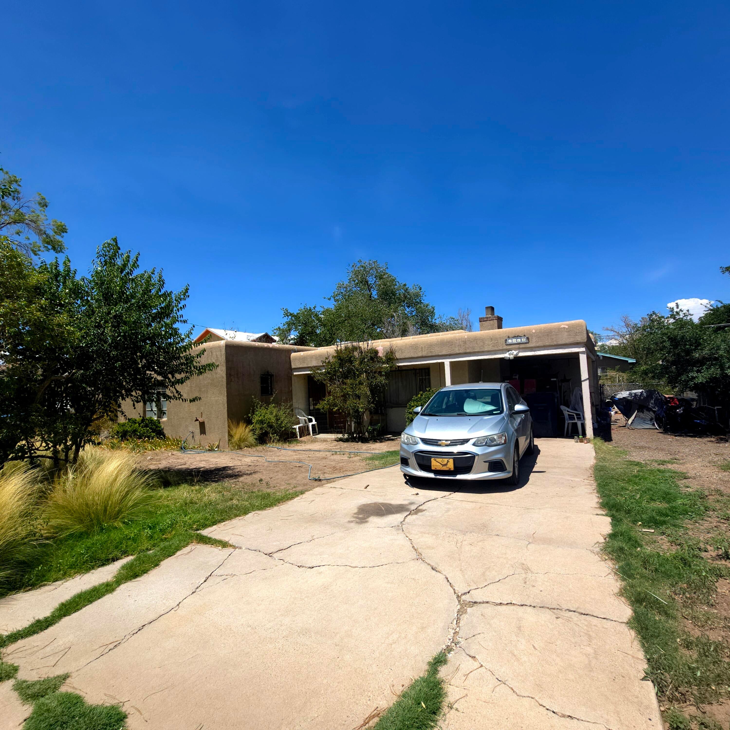 1013 La Poblana Road NW