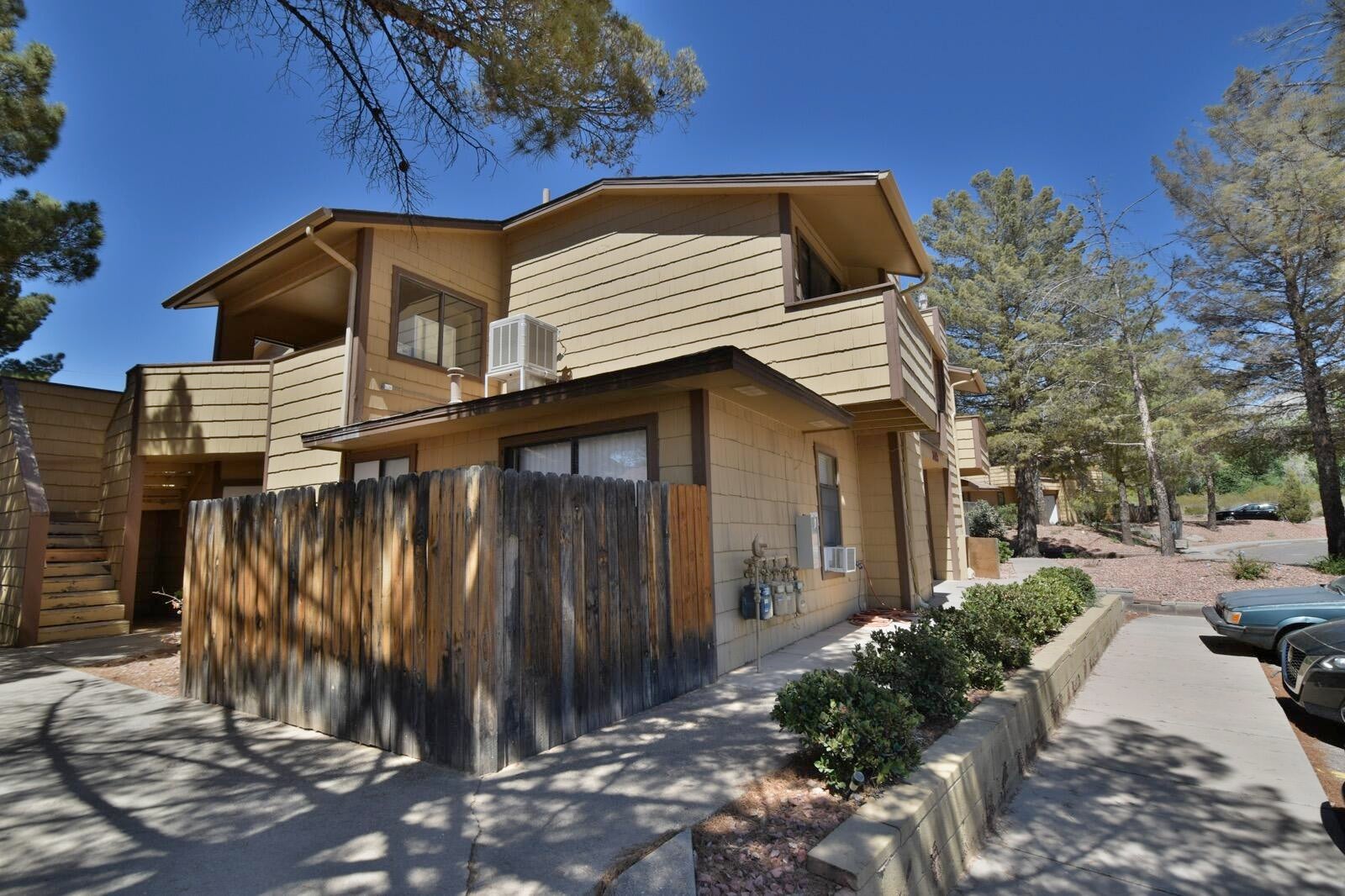 2100 Stardust Court