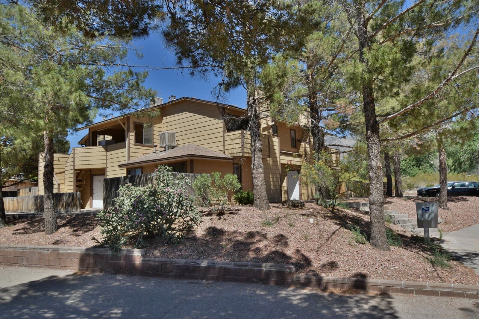 2100 Stardust Court