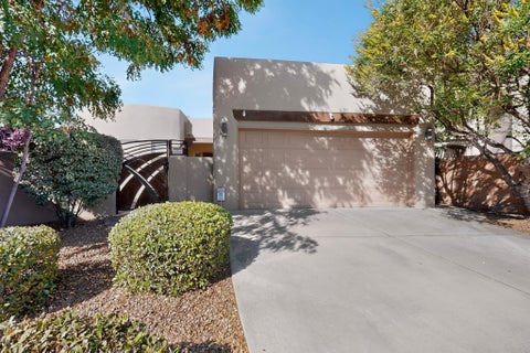 Photo of 7100 Hawthorn Avenue NE, Albuquerque, NM 87113 (MLS # 1108295)