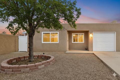 329 Shannon Place NW Albuquerque NM 87107