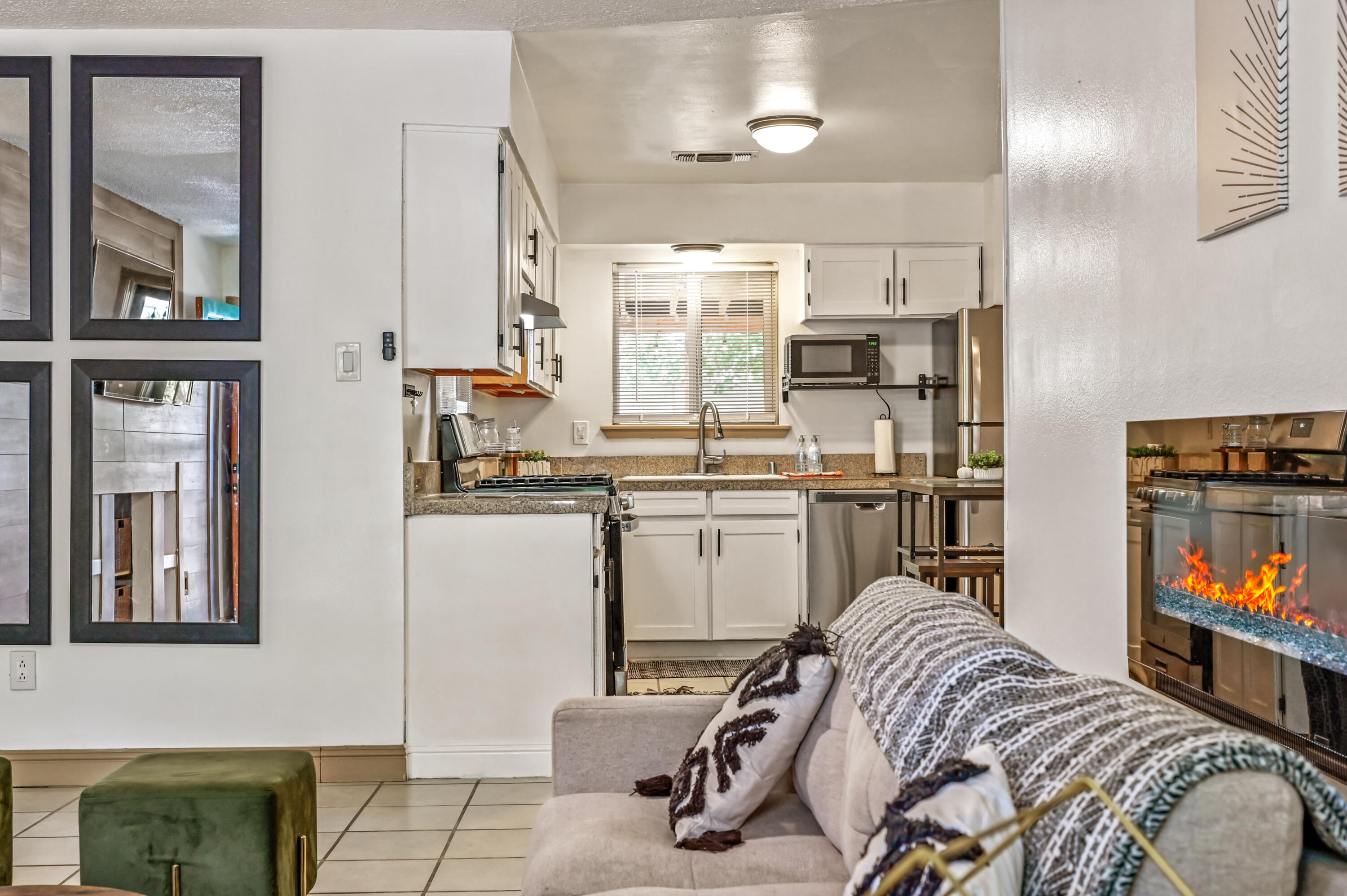 308 LA MEDIA Road SW