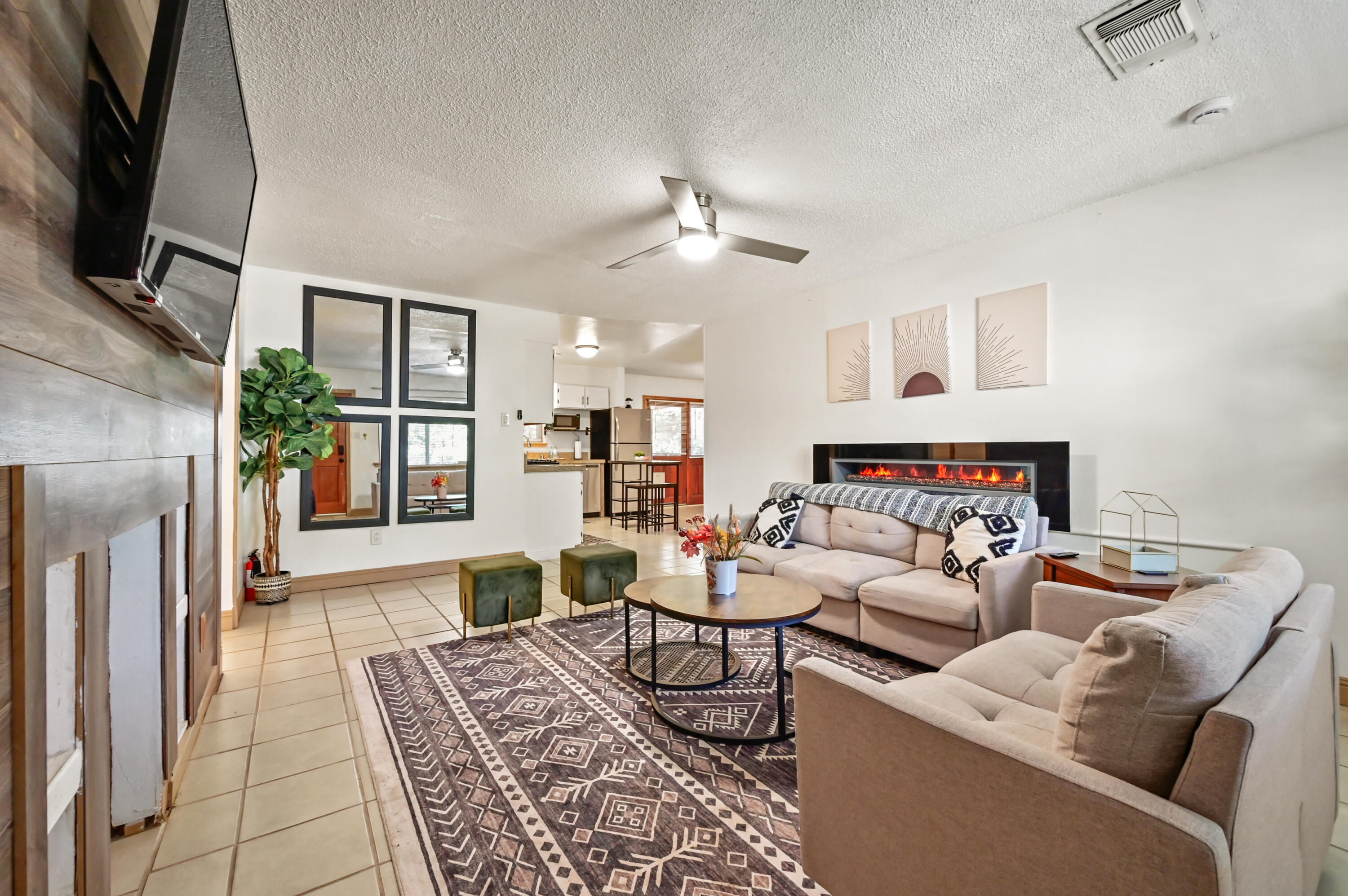 308 LA MEDIA Road SW