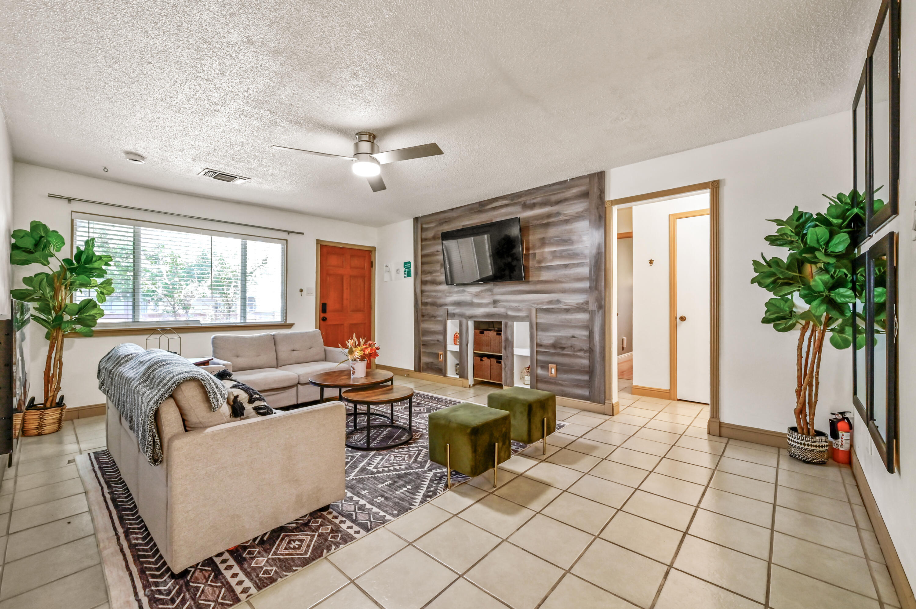308 LA MEDIA Road SW