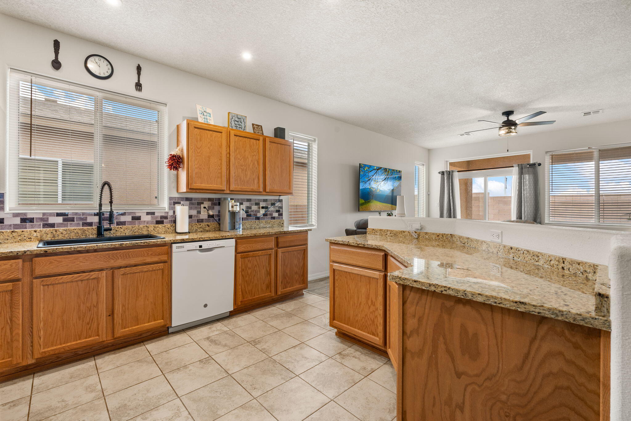 240 Rio Chama Circle, Los Lunas, New Mexico image 16