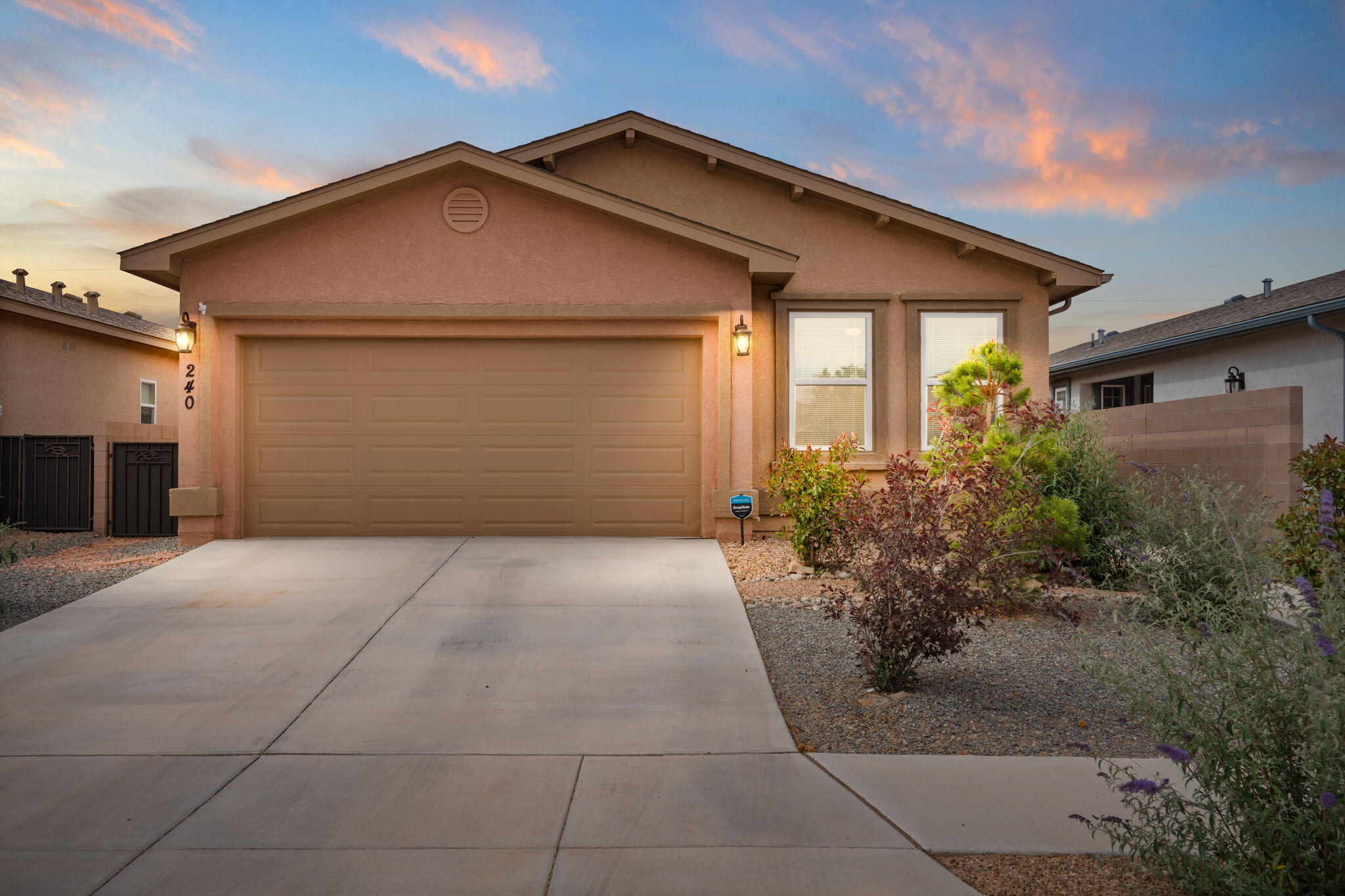 240 Rio Chama Circle, Los Lunas, New Mexico image 1
