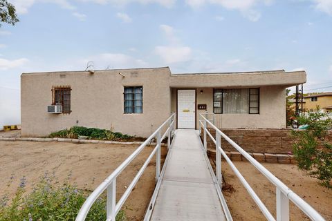 Photo of 601 PALOMAS Drive SE, Albuquerque, NM 87108 (MLS # 1090944)