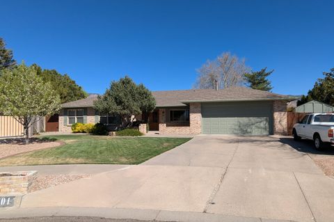 Photo of 5901 Los Hermanos Court NE, Albuquerque, NM 87111 (MLS # 1100339)