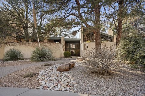 3303 La Sala Del Este NE Albuquerque NM 87111