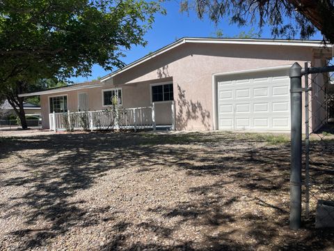 Photo of 901 Zearing Place NW, Albuquerque, NM 87104 (MLS # 1101961)