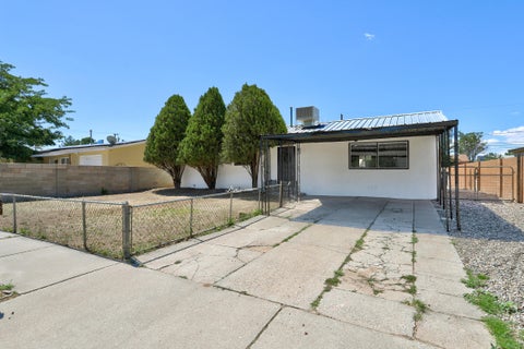 Photo of 1608 Towner Avenue NW, Albuquerque, NM 87104 (MLS # 1106331)
