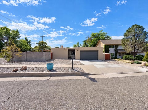 Photo of 10336 Karen Avenue NE, Albuquerque, NM 87111 (MLS # 1113006)