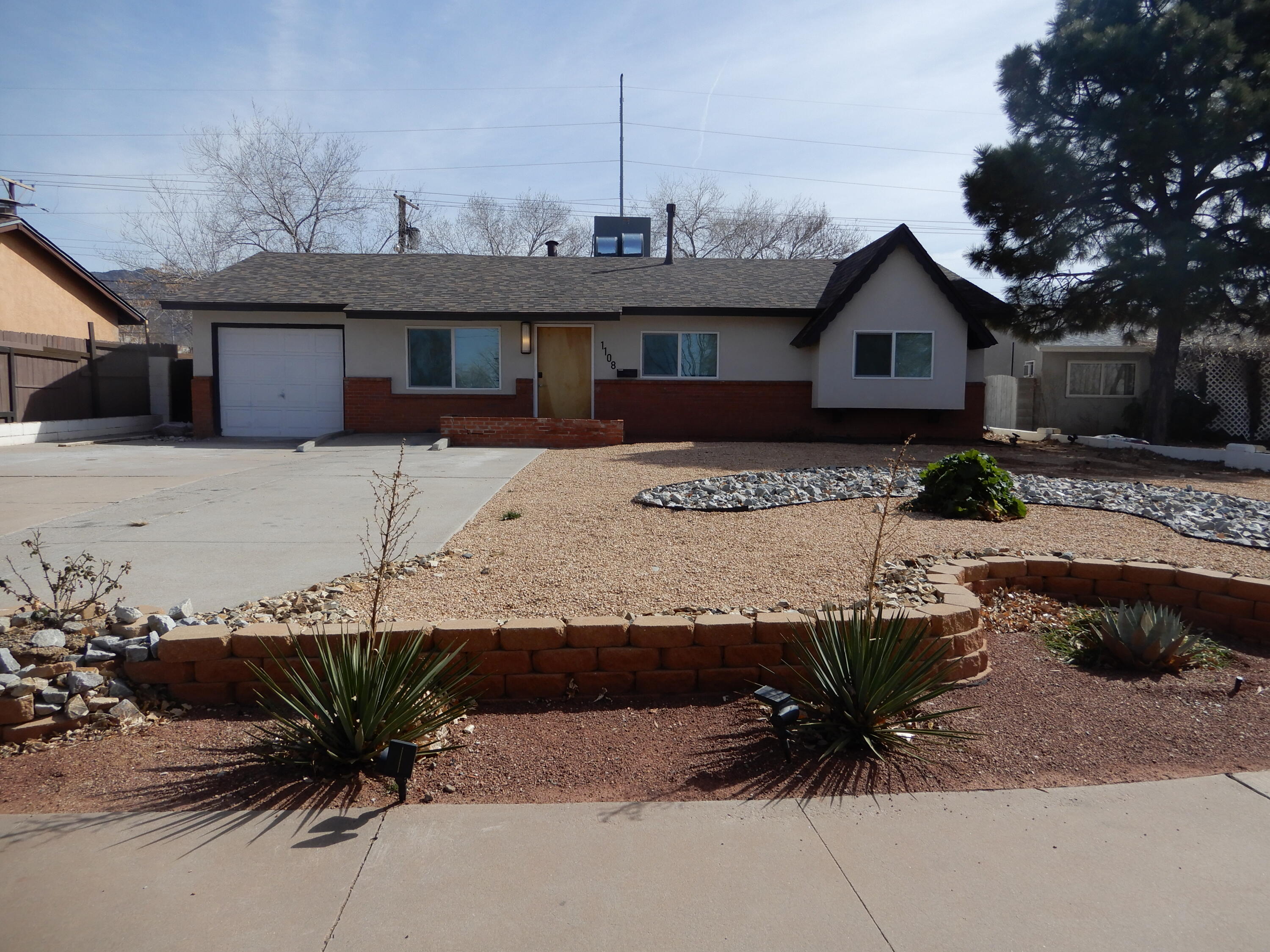 1108 Wade Circle NE