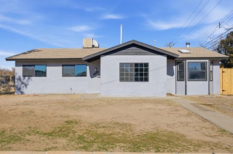 Photo of 3603 Cherokee Road NE, Albuquerque, NM 87110 (MLS # 1095765)