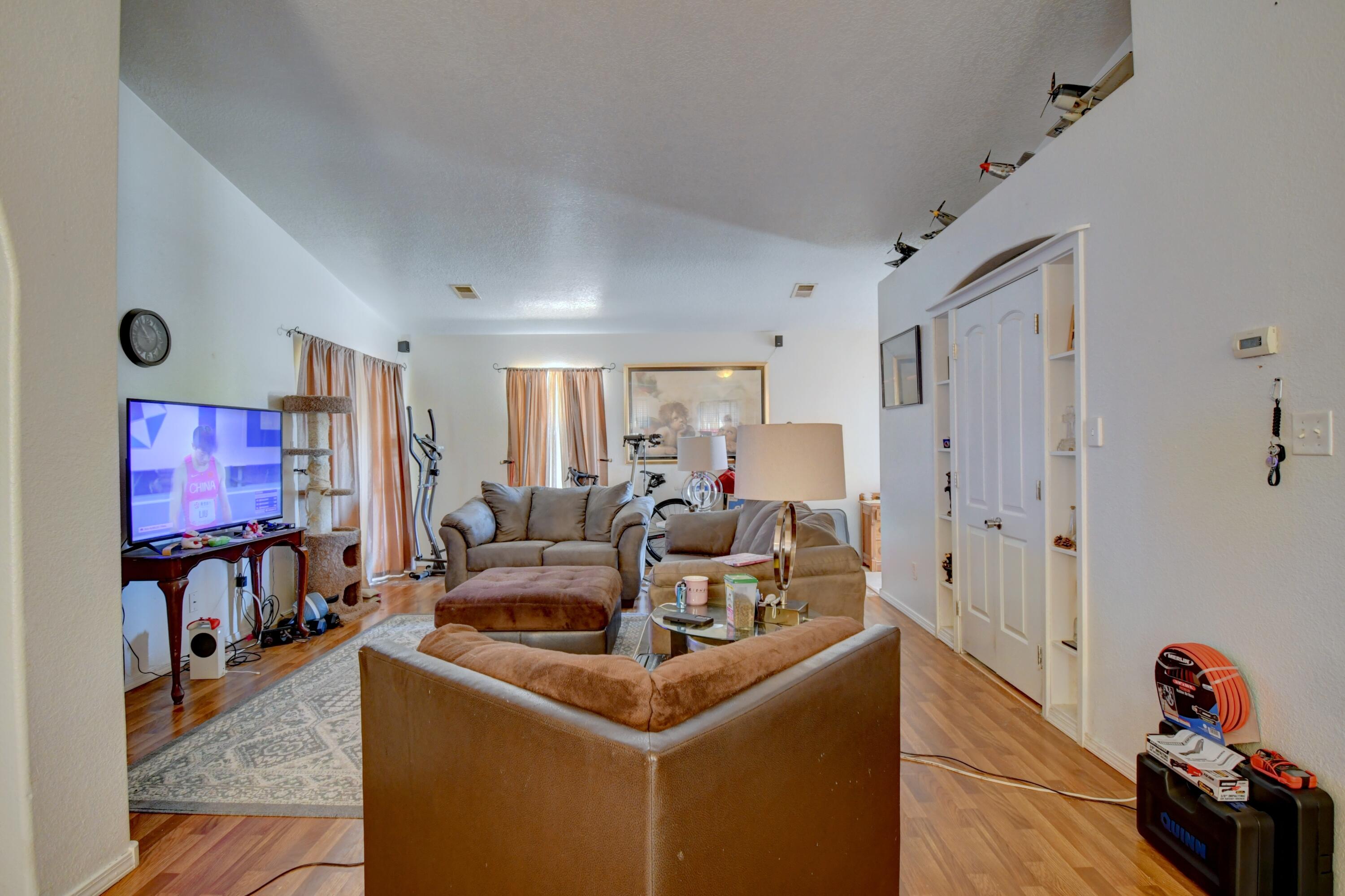 101 Avenida Jardin, Los Lunas, New Mexico image 2