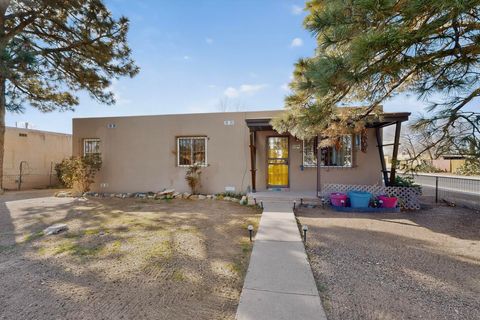 Photo of 701 Alvarado Drive SE, Albuquerque, NM 87108 (MLS # 1097196)