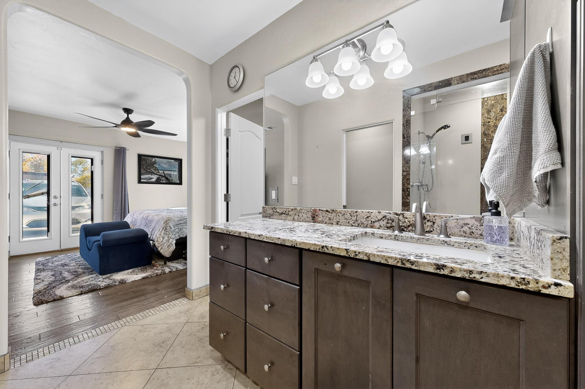 534 Muscatel Avenue NE