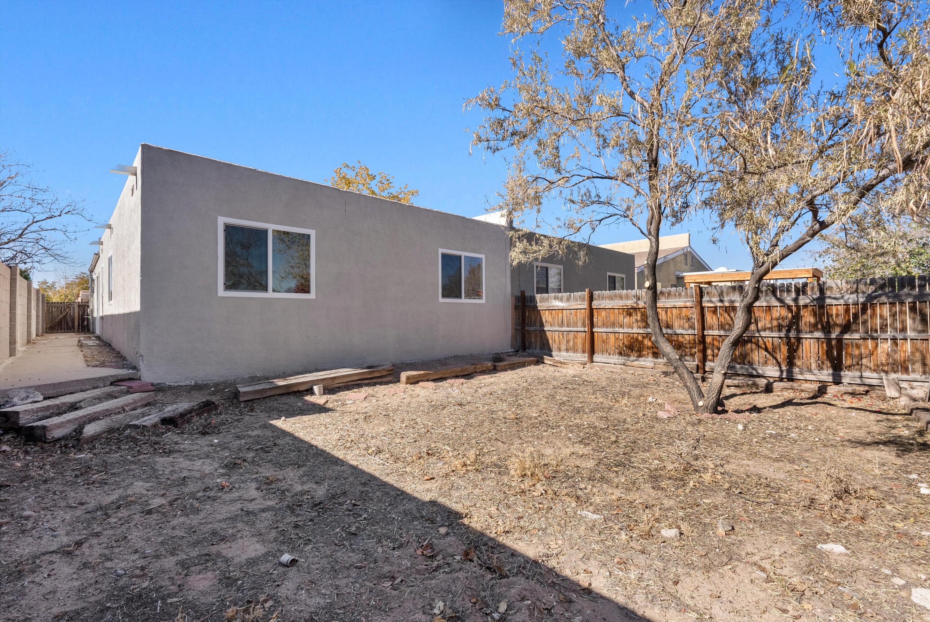 530 Fresam Street, Albuquerque, New Mexico image 26