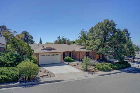 Photo of 3804 MOUNT RAINIER Drive NE, Albuquerque, NM 87111 (MLS # 1092408)