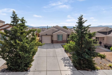Photo of 2826 Merlot Drive SW, Albuquerque, NM 87121 (MLS # 1110526)