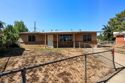 Photo of 1435 Loma Hermosa Drive NW, Albuquerque, NM 87105 (MLS # 1092536)