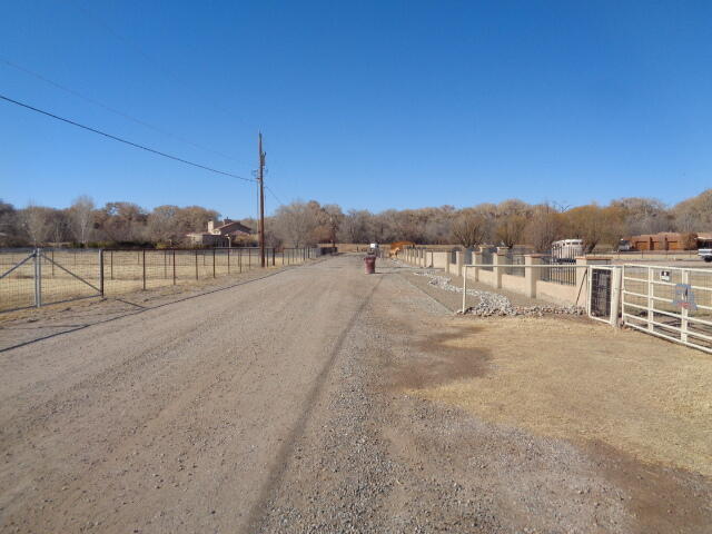 240 Sutton Lane, Bosque Farms, New Mexico image 4