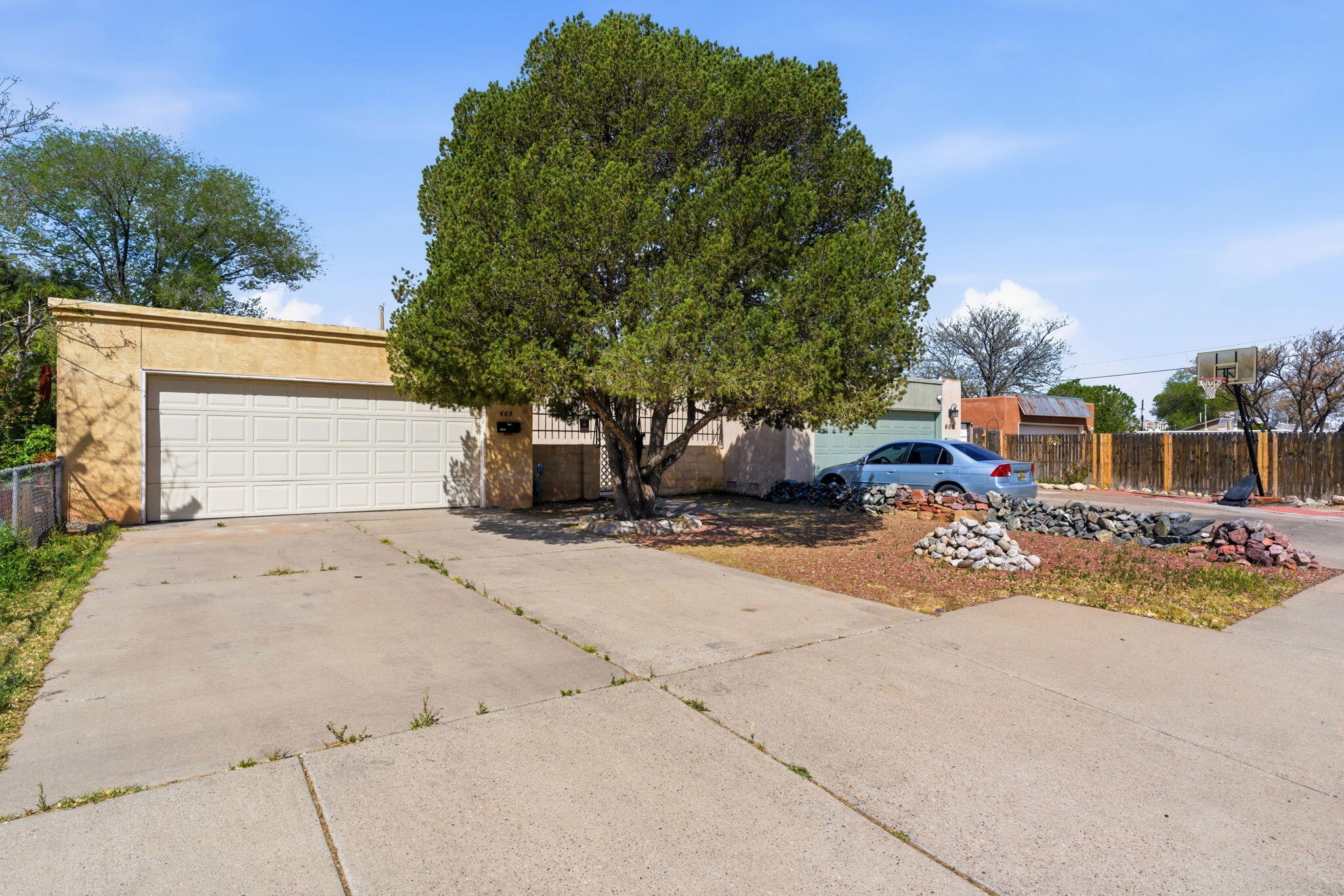 609 Alvarado Drive SE