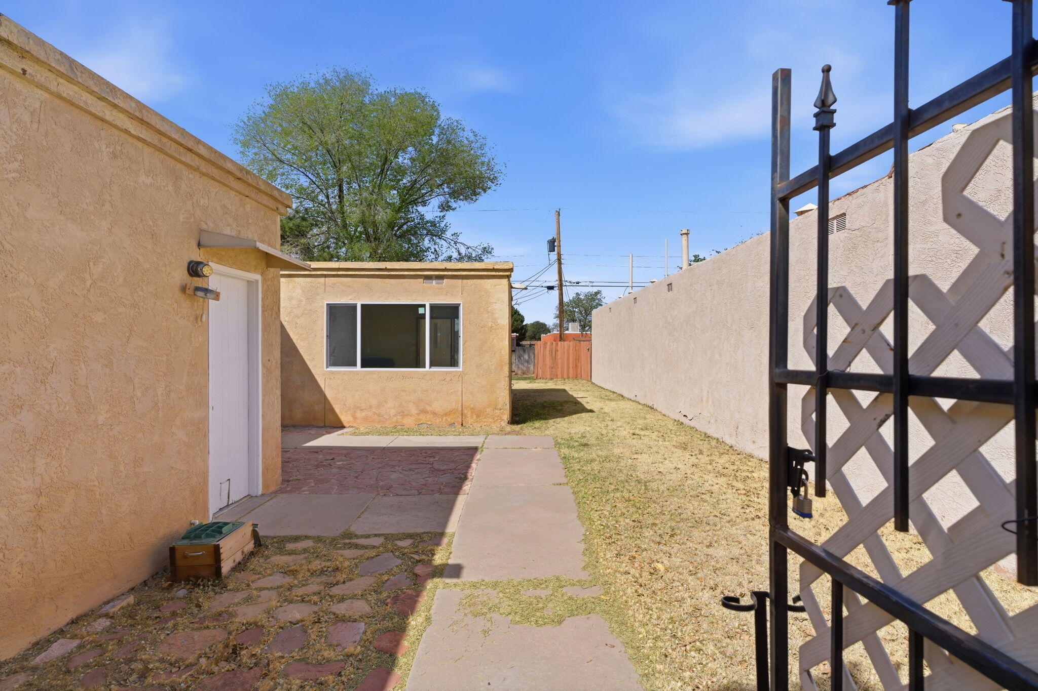 609 Alvarado Drive SE