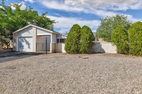 Photo of 4815 PLATINUM Loop NE, Rio Rancho, NM 87124 (MLS # 1091622)