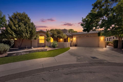 Photo of 236 Anna Maria Place SW, Albuquerque, NM 87105 (MLS # 1108371)