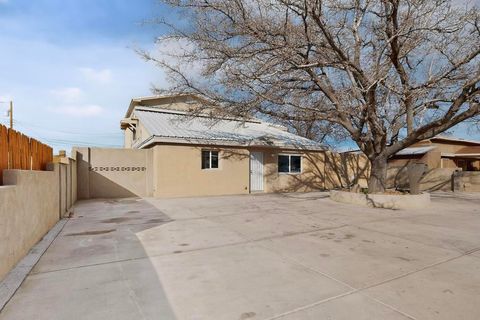 Photo of 2823 Bel Air Drive NE, Albuquerque, NM 87110 (MLS # 1097871)