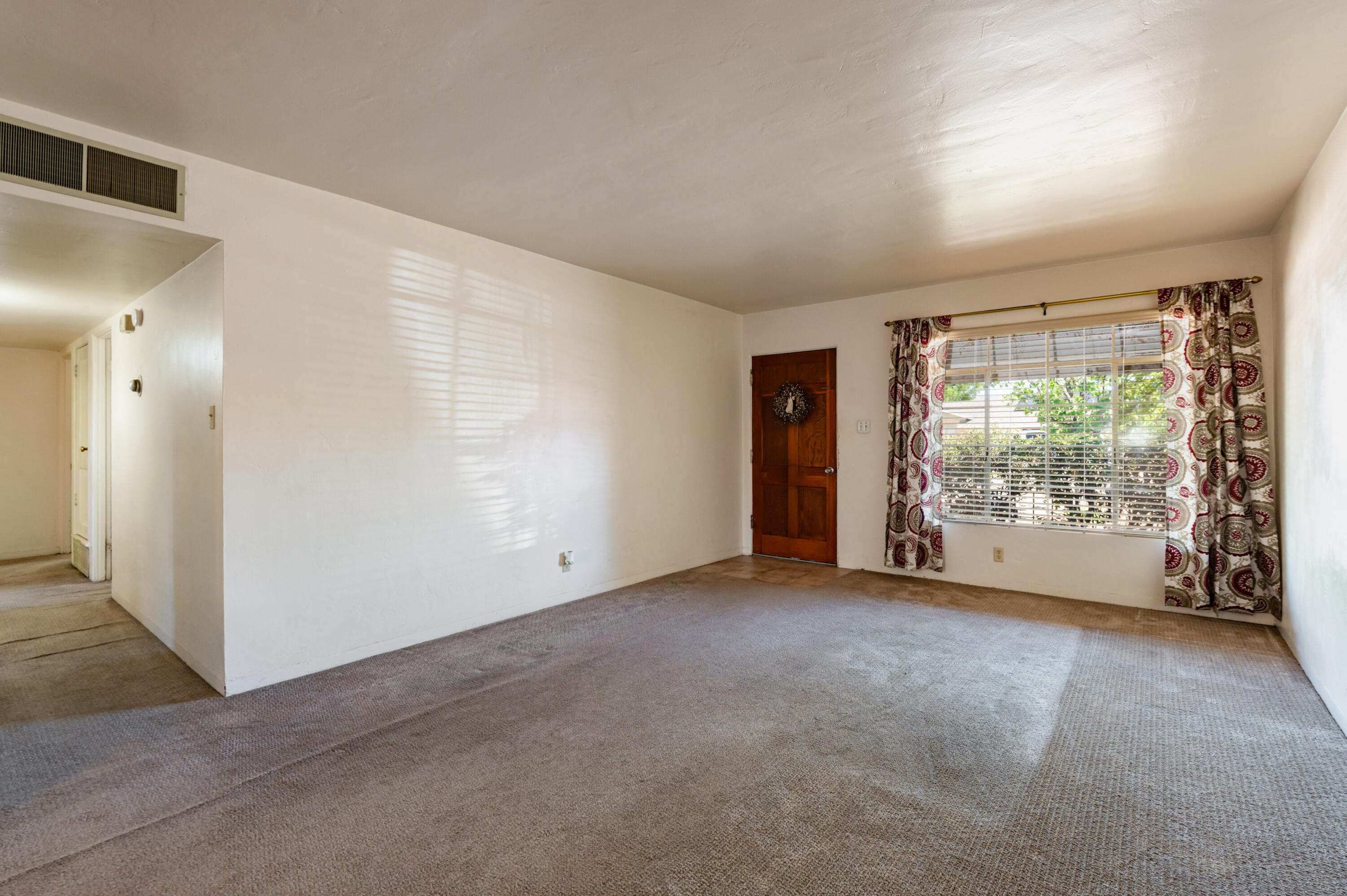 5906 Princess Jeanne Avenue NE