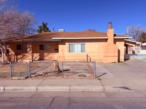 Photo of 736 Kentucky Street SE, Albuquerque, NM 87108 (MLS # 1097326)